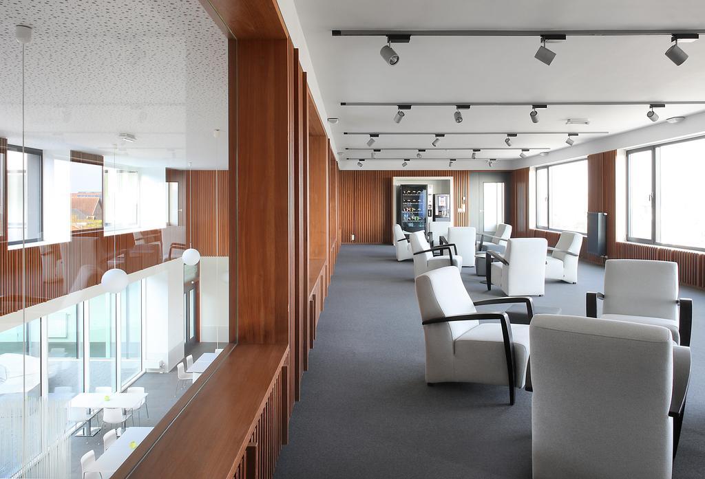 Hotel Middelpunt - Gratis Parking - Ontbijt Inbegrepen! Мідделкерке Екстер'єр фото