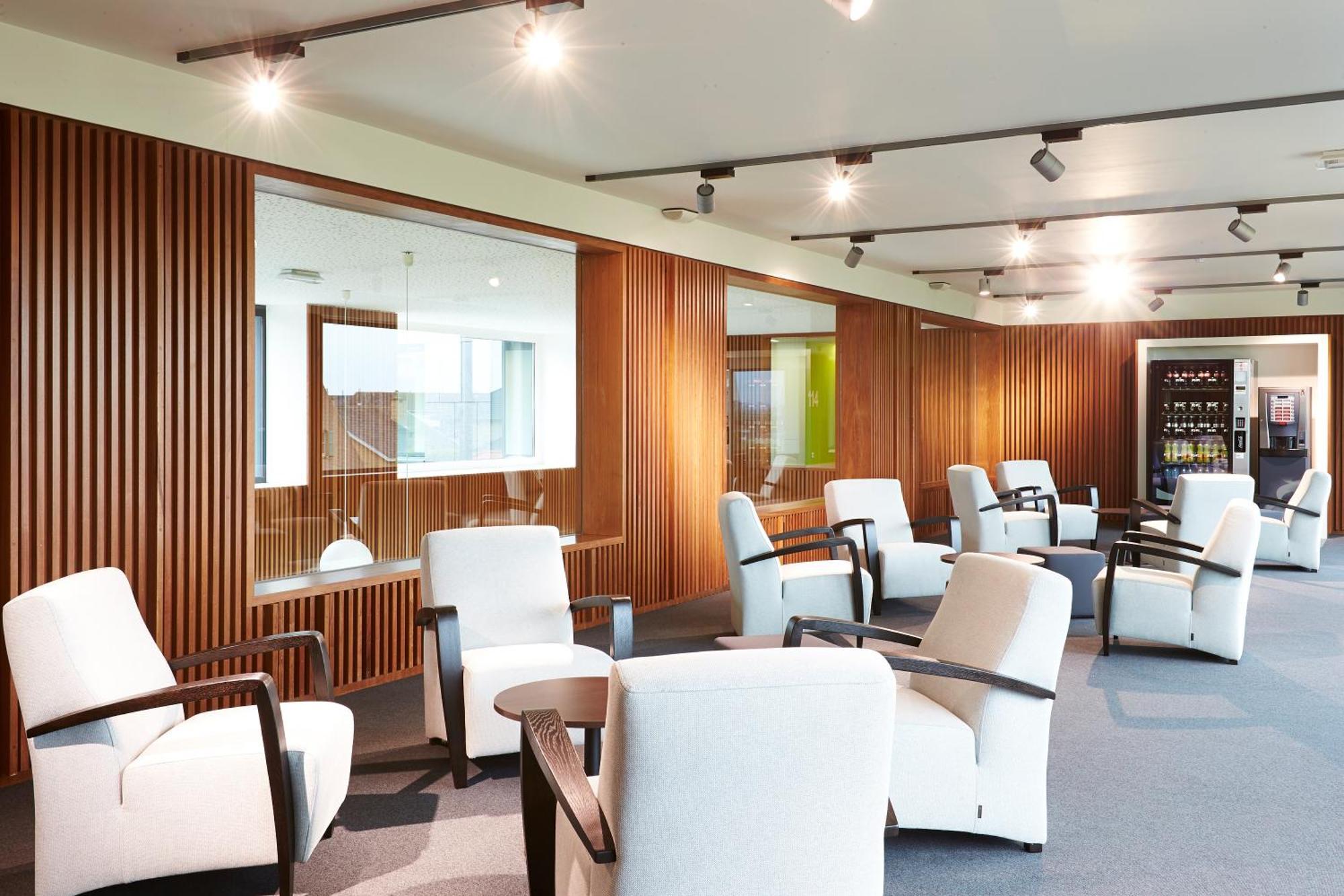 Hotel Middelpunt - Gratis Parking - Ontbijt Inbegrepen! Мідделкерке Екстер'єр фото