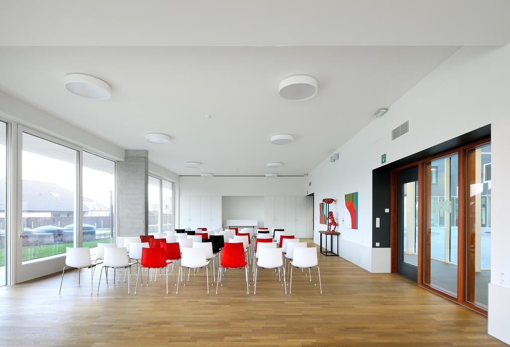 Hotel Middelpunt - Gratis Parking - Ontbijt Inbegrepen! Мідделкерке Екстер'єр фото